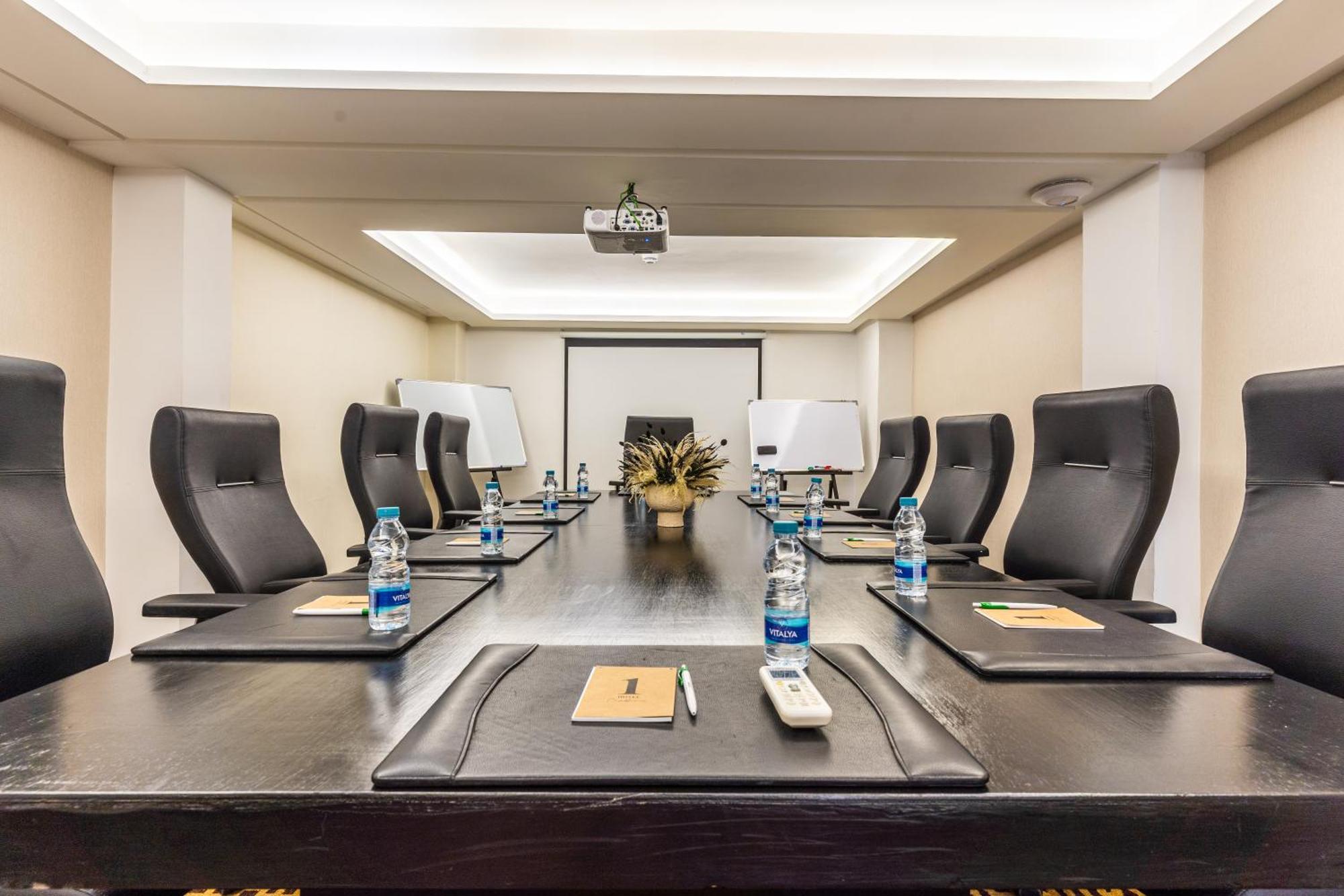 One Hotel Casablanca Luaran gambar Meeting room at the hotel