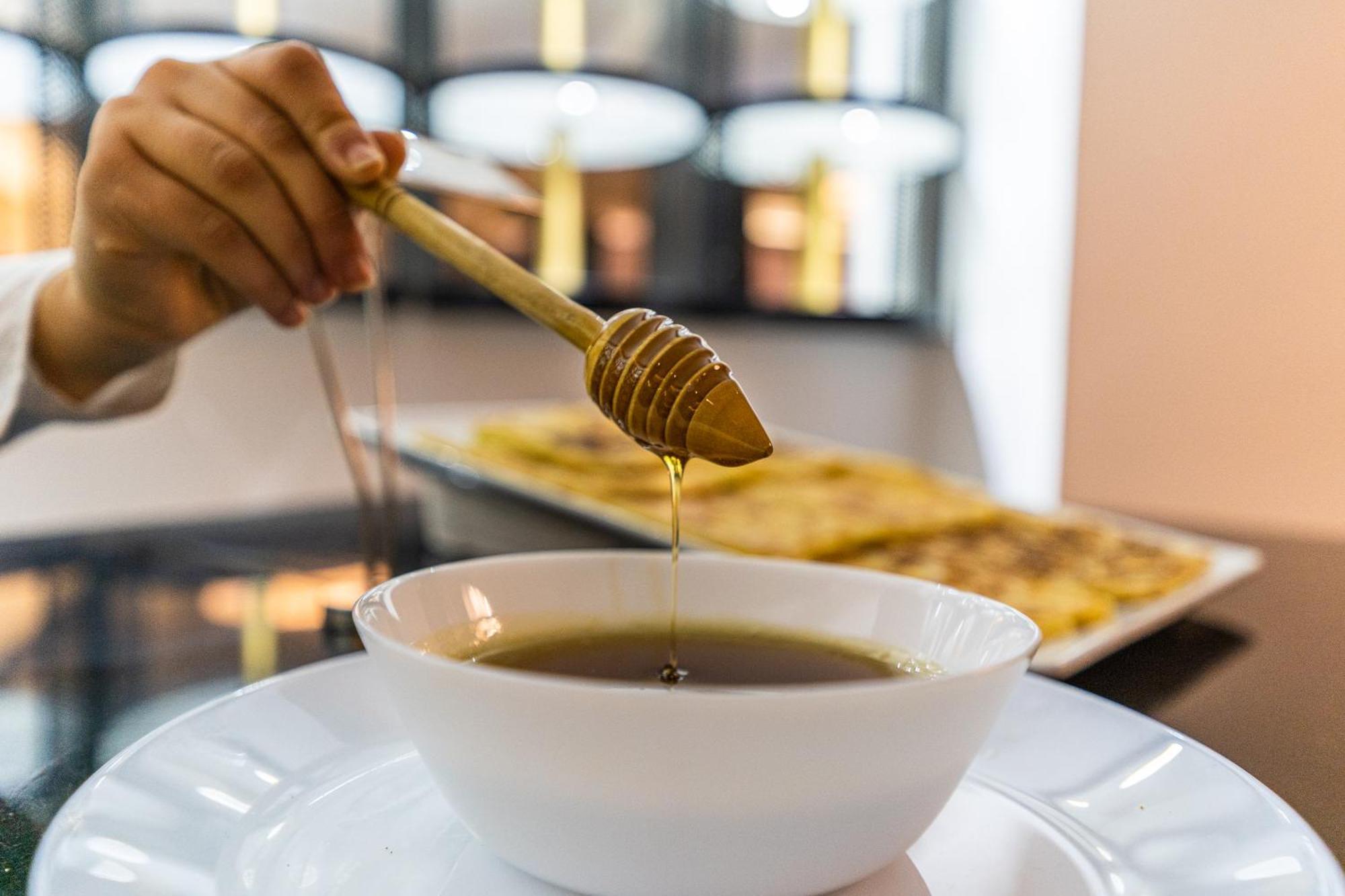 One Hotel Casablanca Luaran gambar Honey being drizzled from a honey dipper