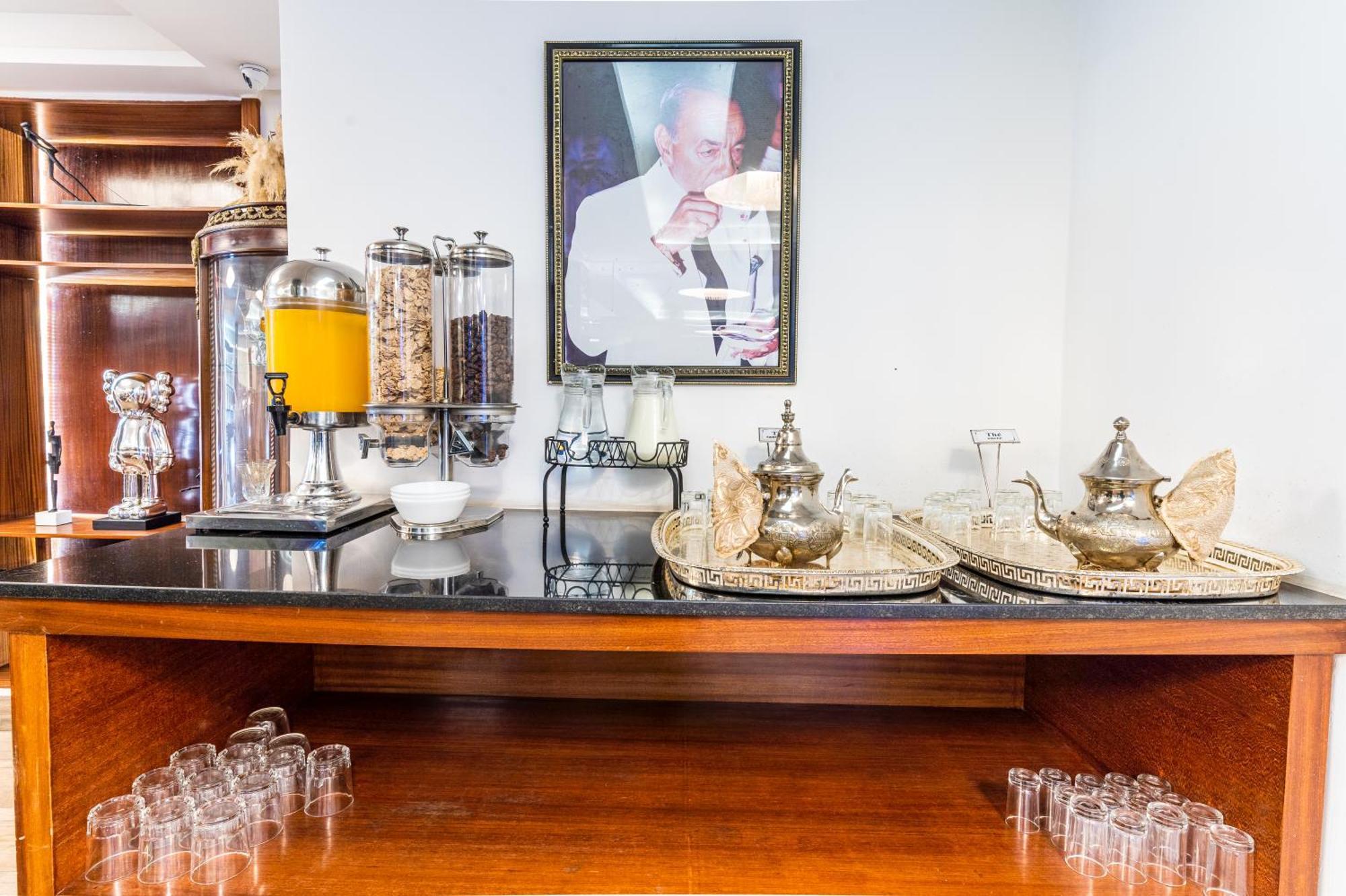 One Hotel Casablanca Luaran gambar A picture of the late Chef Antonino Galea at the breakfast counter at the Westin Palace, St. Petersburg, Russia