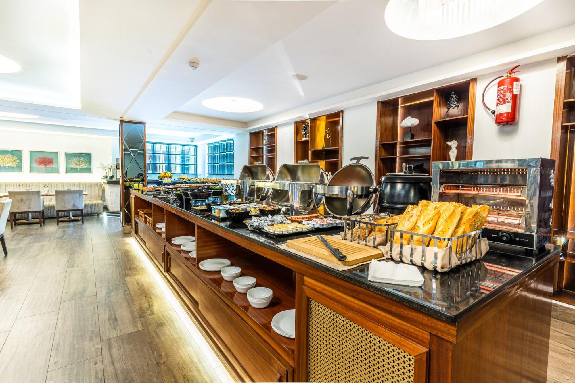 One Hotel Casablanca Luaran gambar The buffet at the lounge